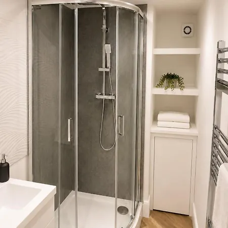 The Haddon Collection 3 En-suite Bedrooms * Leeds (West Yorkshire)