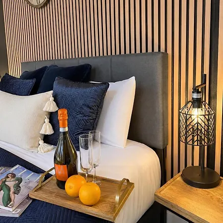The Haddon Collection 3 En-suite Bedrooms * Leeds (West Yorkshire)