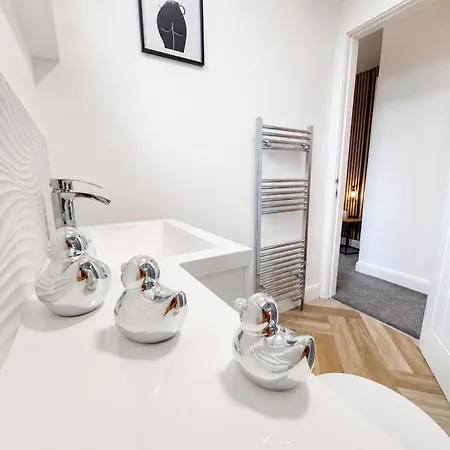 The Haddon Collection 3 En-suite Bedrooms Leeds (West Yorkshire)